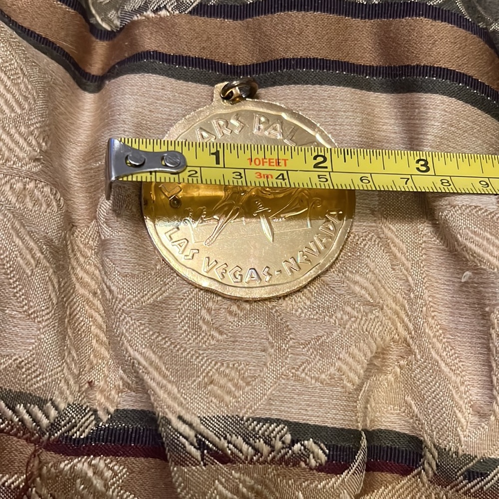🔥VINTAGE LAS VEGAS CAESARS PALACE MEDALLION - Picture 3 of 3